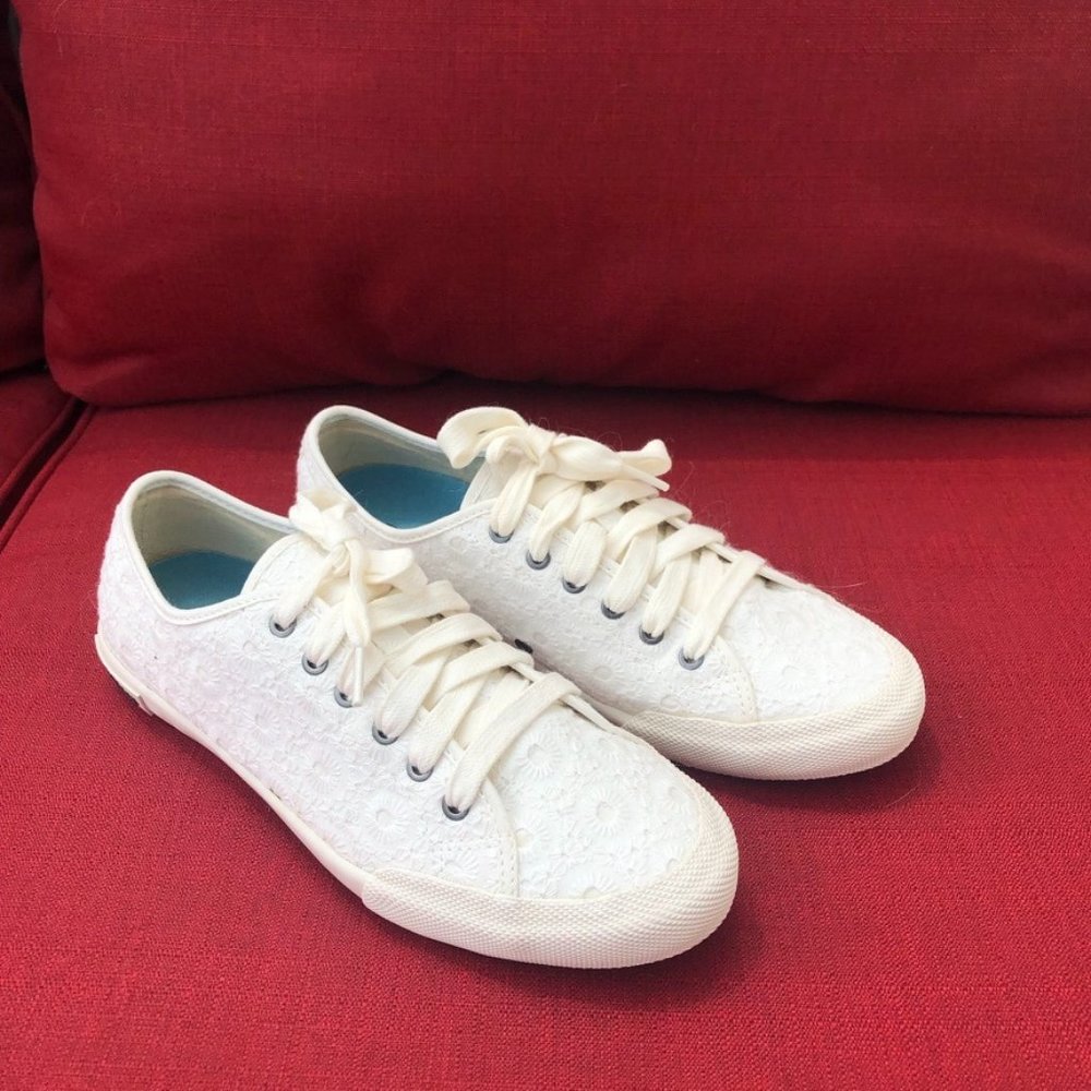 SeaVees NWOB Monterey Eyelet Sneakers